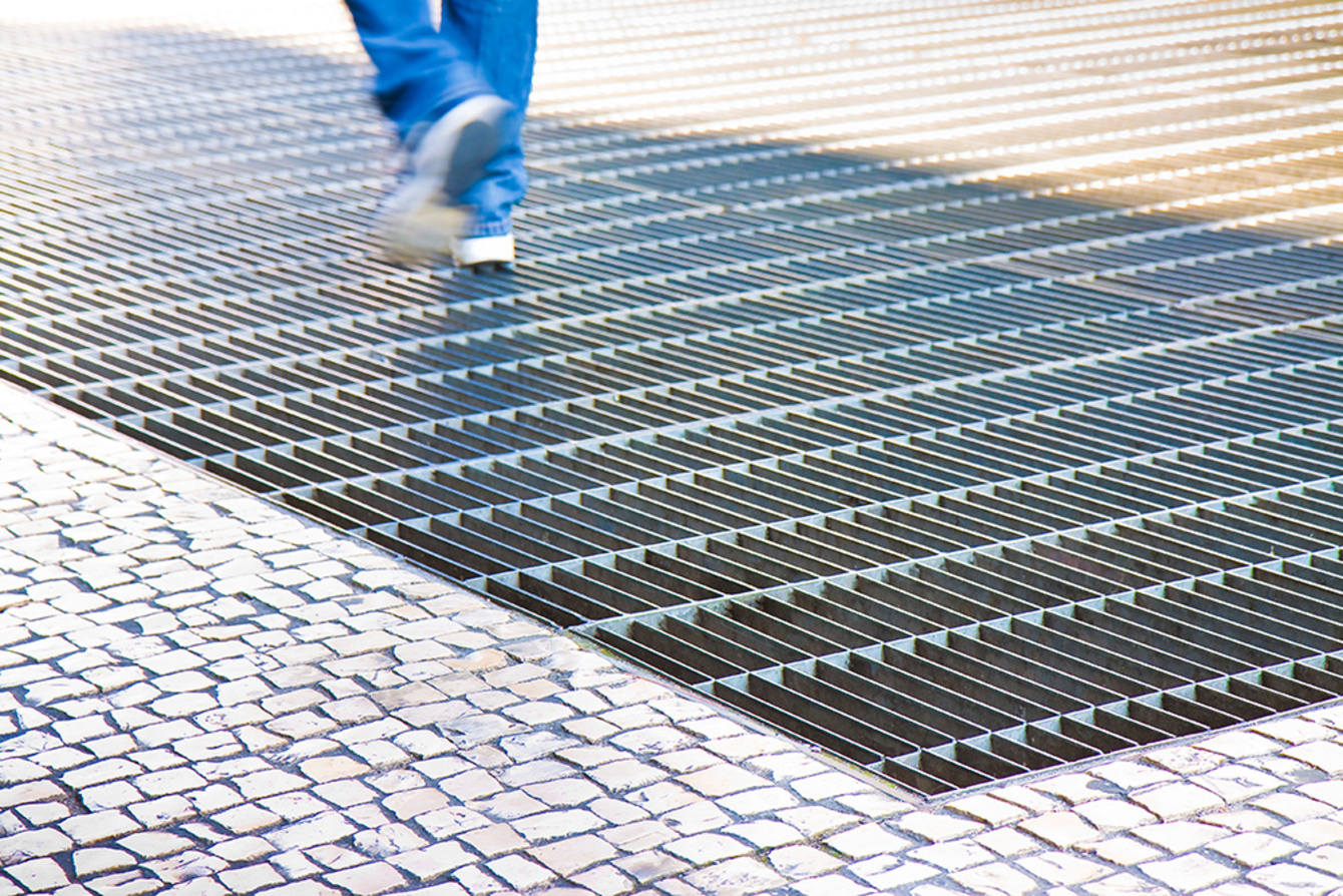 Gitterrost bei Muster Elektro in Musterstadt