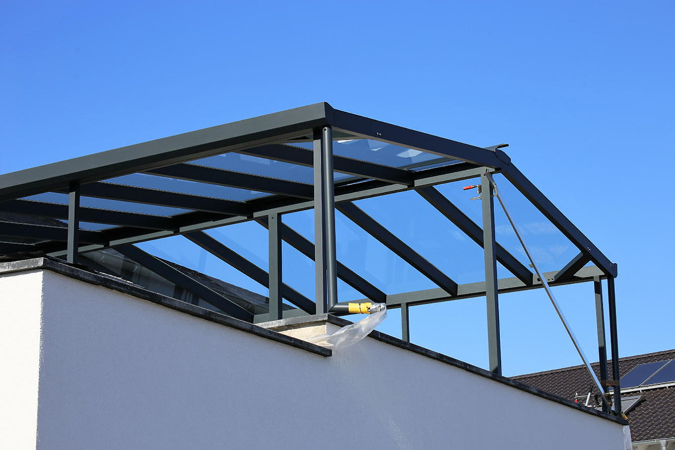 Glasdächer bei Muster Elektro in Musterstadt