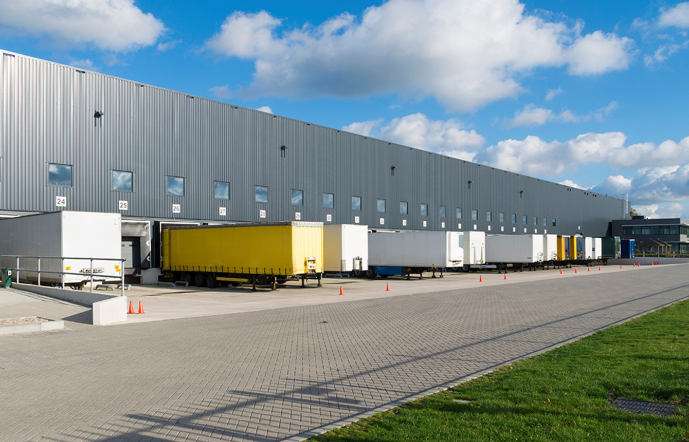 Hallenbau bei Muster Elektro in Musterstadt