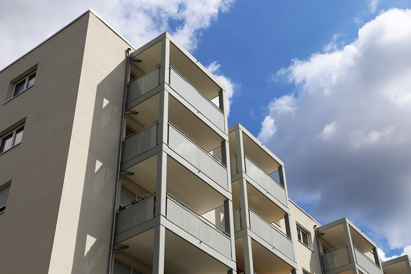 Balkone bei Muster Elektro in Musterstadt